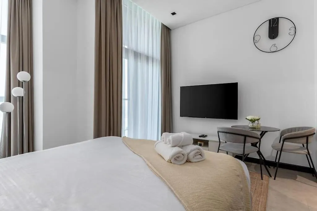 Waves - Premium Studio Stay In The Heart Of Business Bay Dubai Apartment
